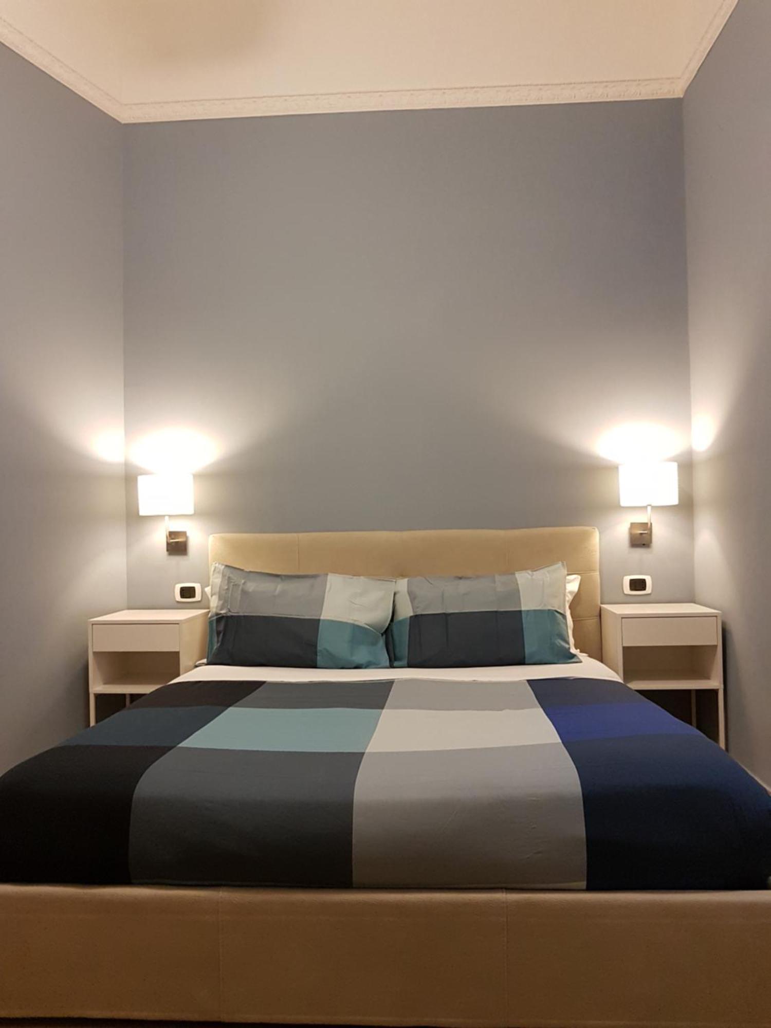 Hotel Meuble Santa Chiara Suite Neapel Exterior foto